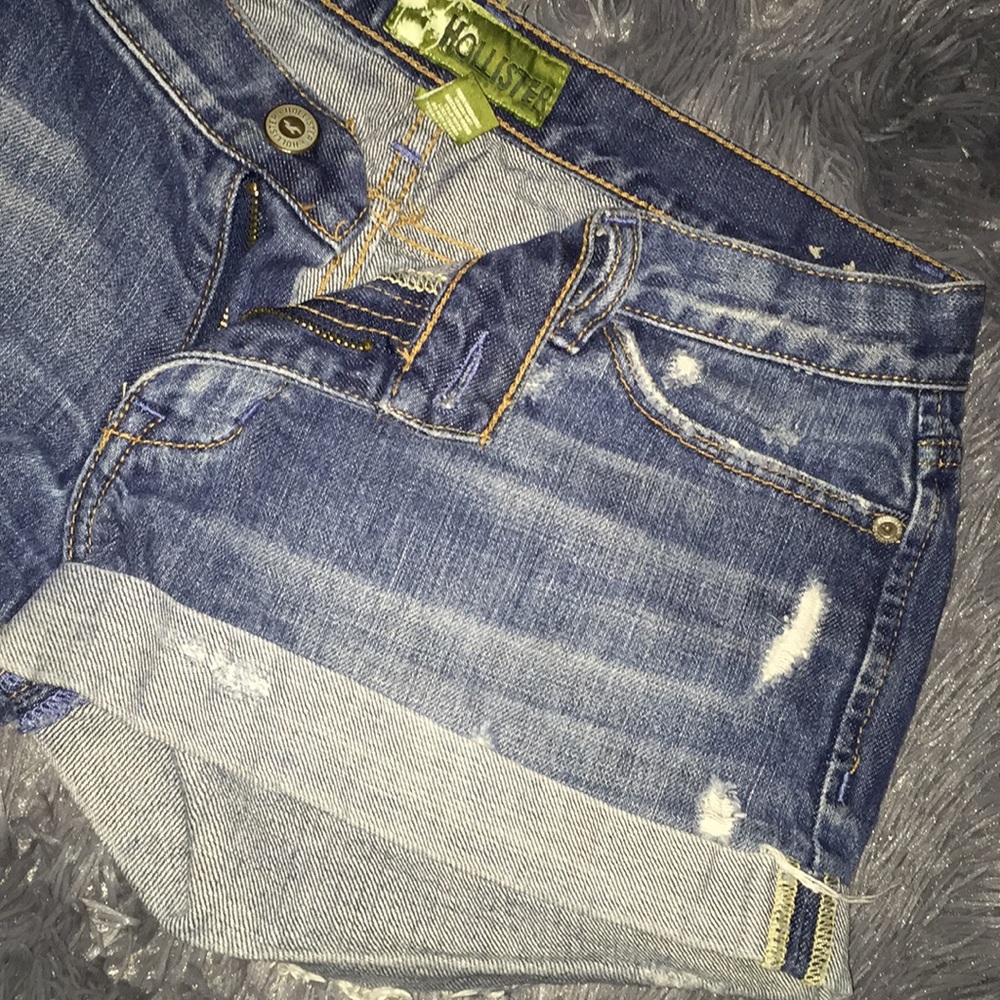 Shorts - Picture 2 of 4